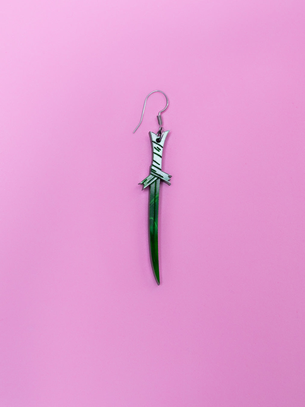 Pendiente de metacrilato de Hora de Aventuras inspirado en la espada de la familia que es usada por Finn en la serie