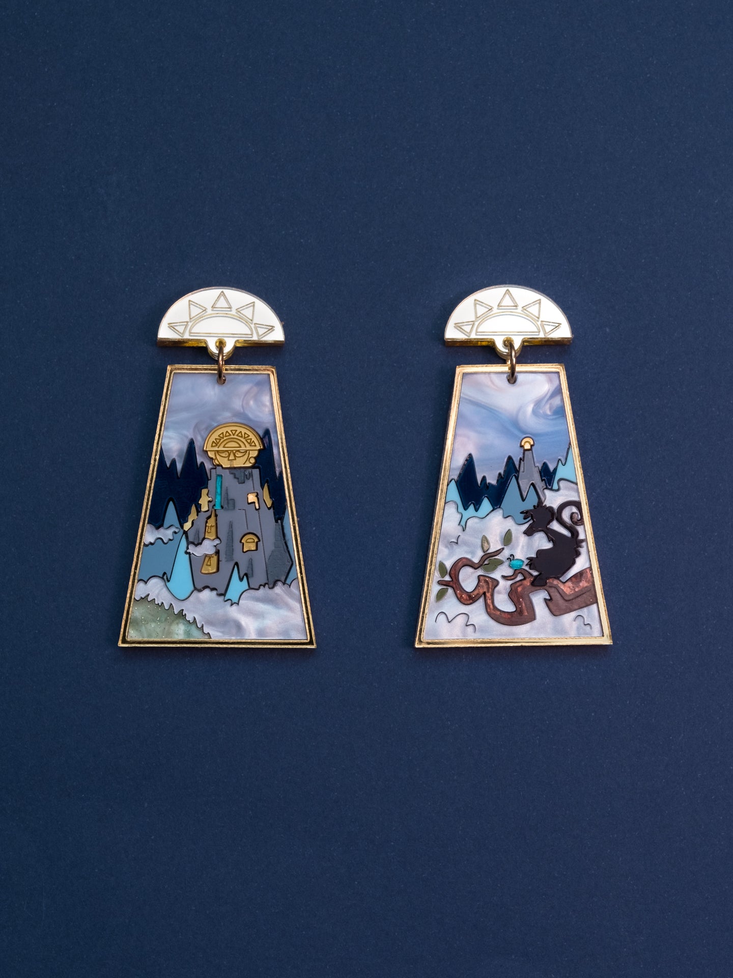 Pendientes edición especial de metacrilato, en tonos azules, blancos y dorados y con diferentes texturas para crear este modelo único