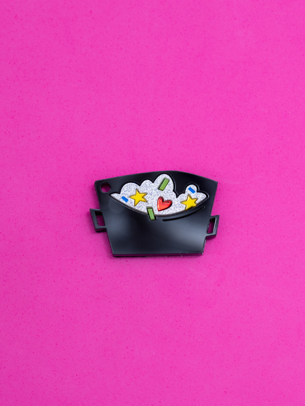 Charms/pendientes de metacrilato inspirados las cositas bonitas que crearon a las Supernenas. Coloridos con detalles en espejo y purpurina