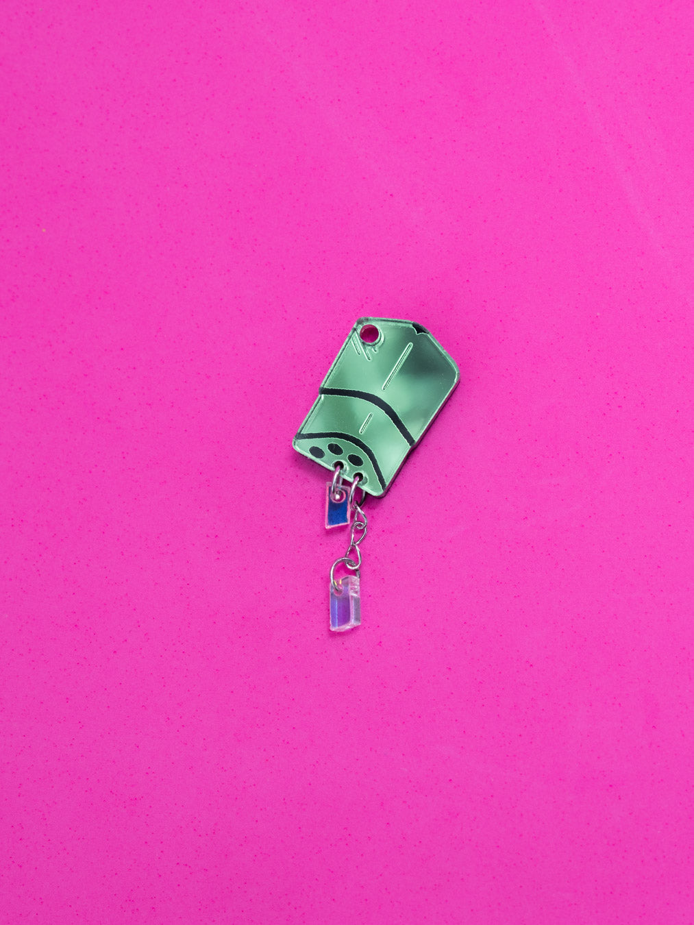 Charms/pendientes de metacrilato inspirados las especias que crearon a las Supernenas. Con efecto espejo y cristales iridiscentes.