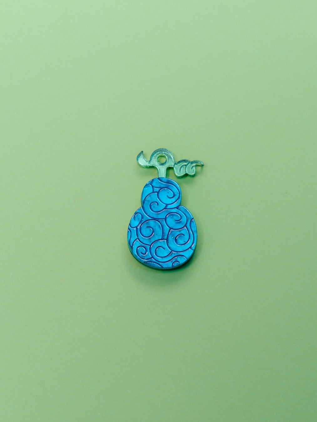 Choker y pendientes de metacrilato inspirado en las Frutas del diablo de one piece, elige tu fruta favorita, todas están llenas de color dando un poder único a tu look. Fruta Gura Gura de Barbablanca y Barbanegra