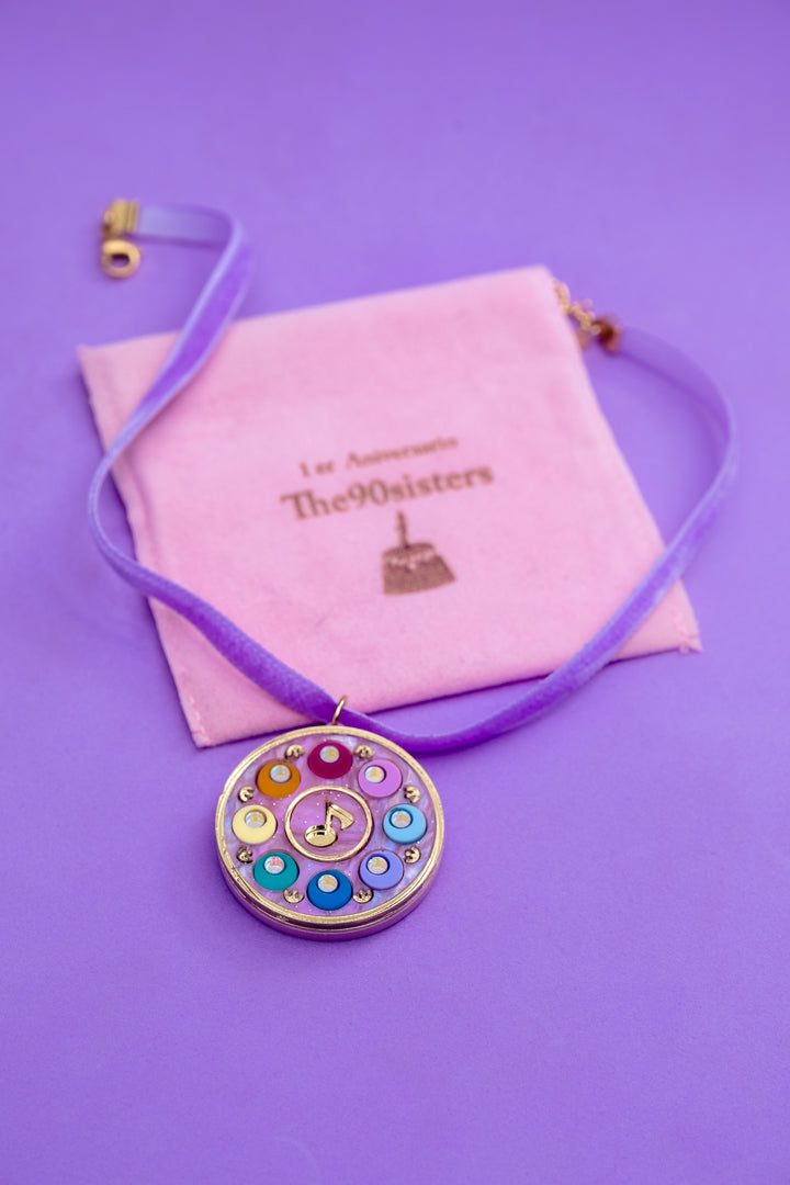 Choker de metacrilato inspirado en tu serie de anime de la infancia Doremi, este choker realizado a mano pieza a pieza llena de color cualquier look