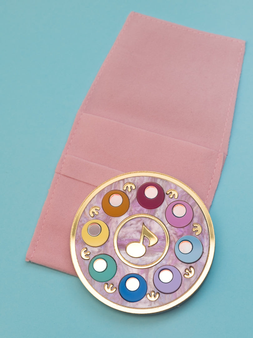 Espejo de mano de metacrilato inspirado en tu serie de anime de la infancia Doremi, realizado a mano pieza a pieza ideal para llevar a cualquier sitio dentro de tu bolso