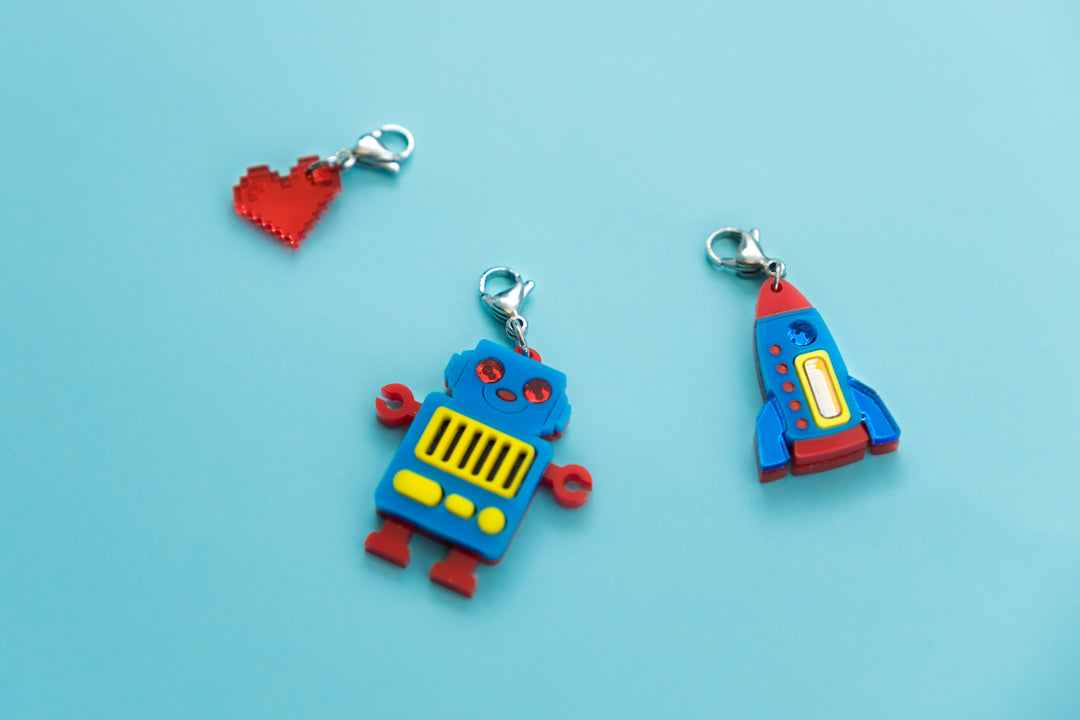 Llavero de Charms de metacrilato inspirado en tu serie de anime de la infancia Marmalade boy. Llenos de color y con un toque divertido para decorar cualquier bolso o mochila