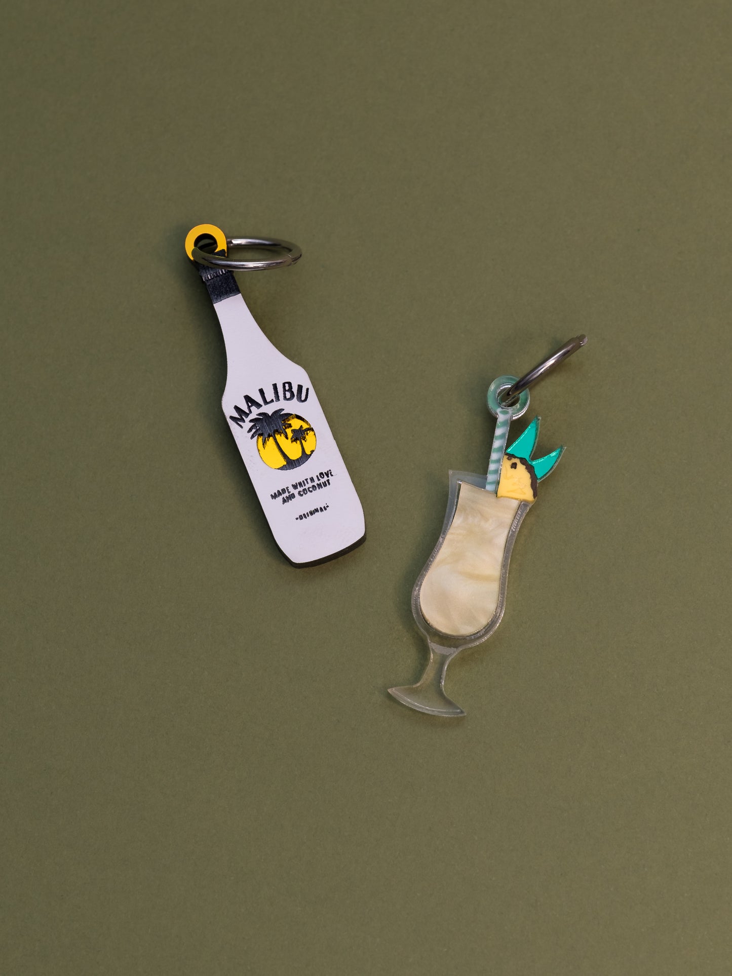 Pendientes de metacrilato inspirados en las bebidas del verano. Coloridas y divertidas, ideales para lucir en cualquier ocasión