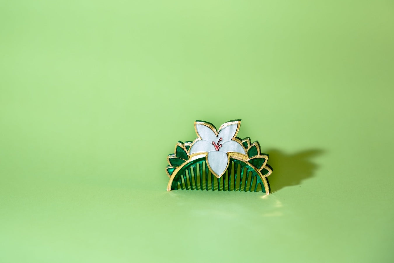 Pendientes de metacrilato inspirados en las películas Disney, realizados a mano pieza a pieza, esta joyita es ideal para realzar cualquier look, llena de color y super elegante