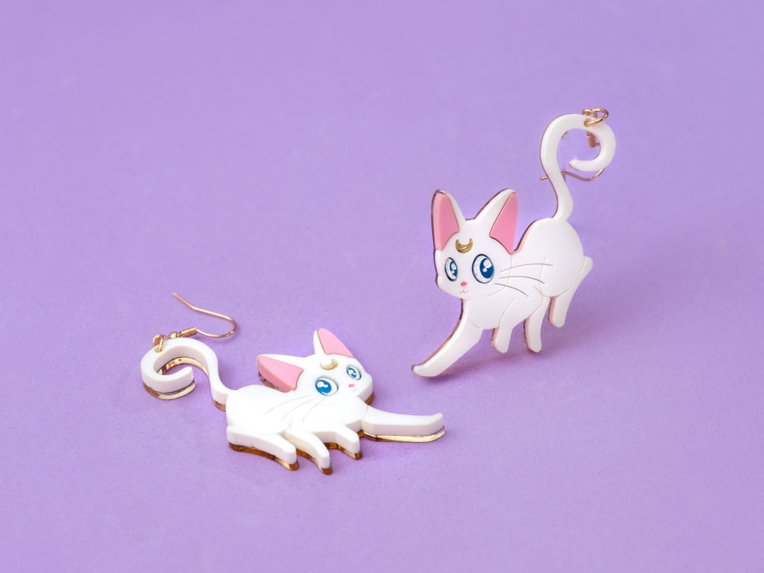 Pendientes de metacrilato inspirados en Gato Artemis de Sailor Moon, elegantes y sencillos