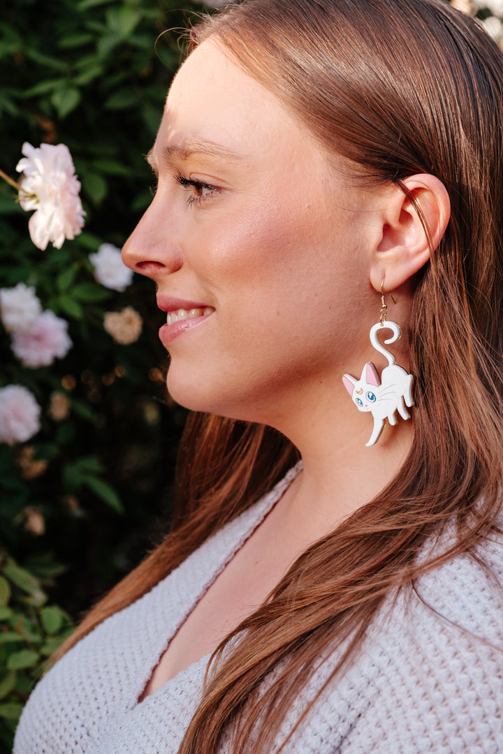 Pendientes de metacrilato inspirados en Gato Artemis de Sailor Moon, elegantes y sencillos