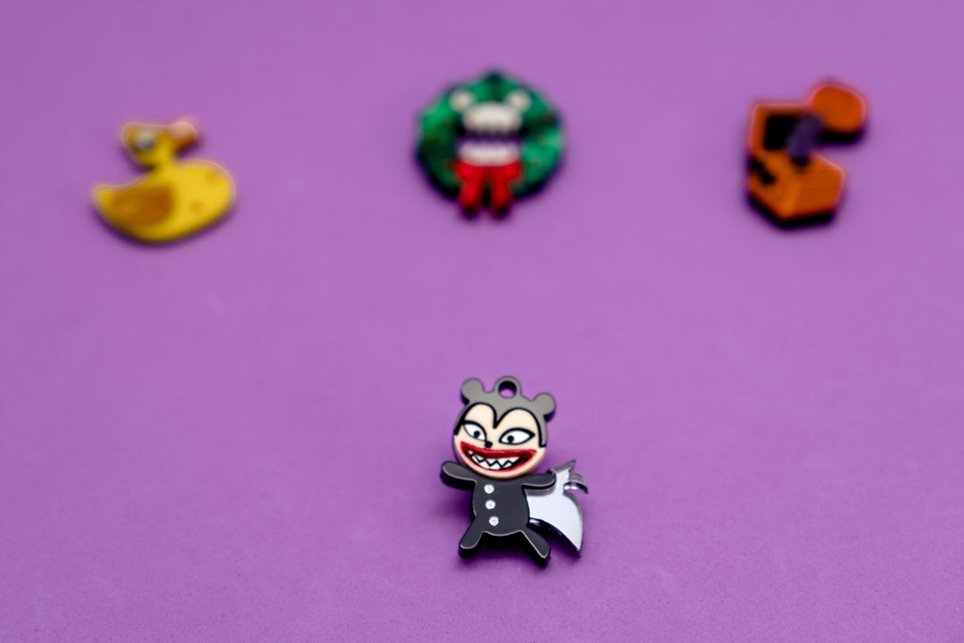 Pendientes inspirados en los jugetes de pesadillas antes de navidad, hechos a mano en metacrilato de diferentes texturas, es un pack de 4