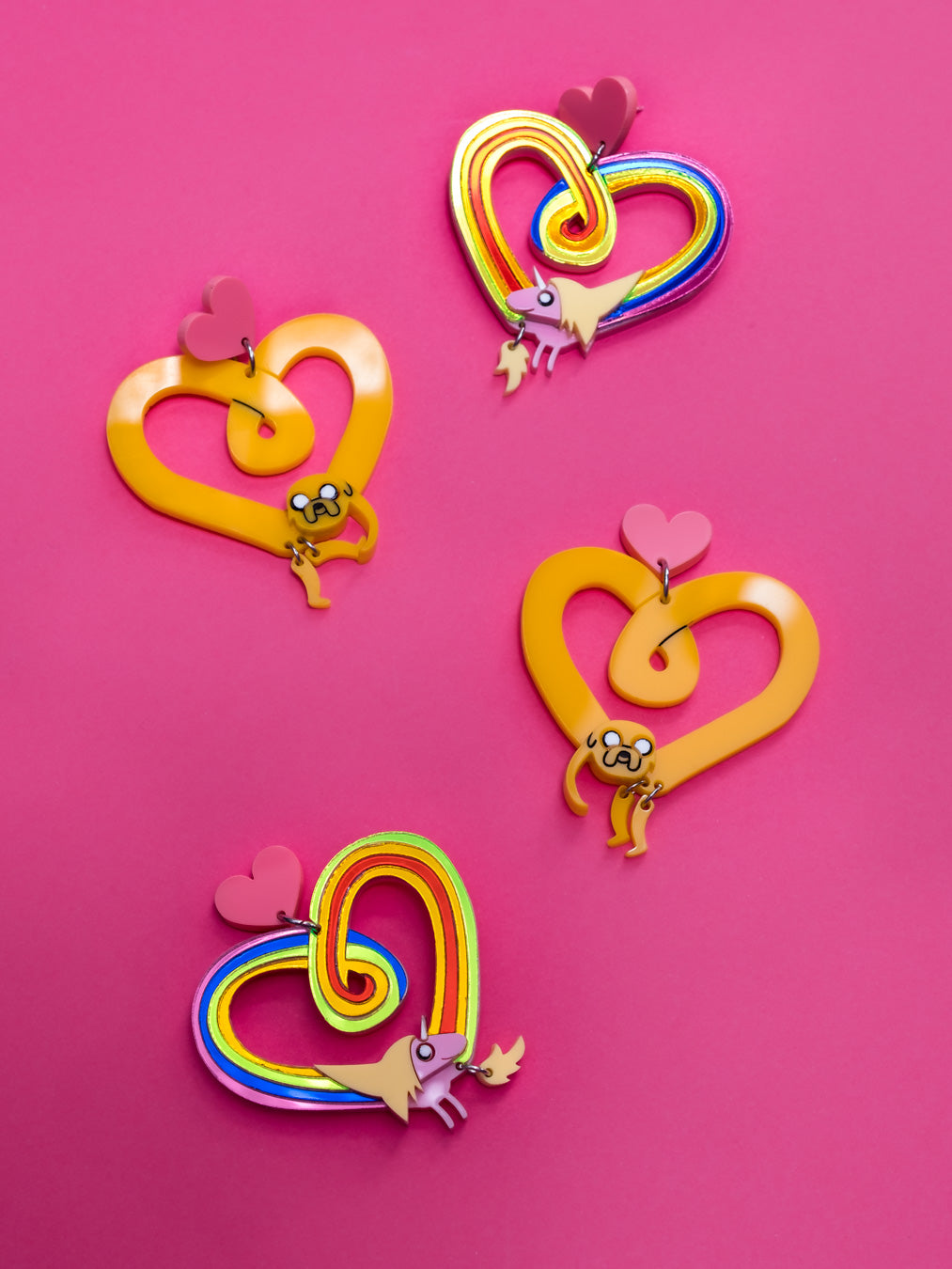 Pendientes de metacrilato inspirados en Nuestra serie favorita Hora de Aventuras, este corazón de Jake esta lleno de movilidad y color, y combinado con Lady arcoíris tenemos el toque perfecto.