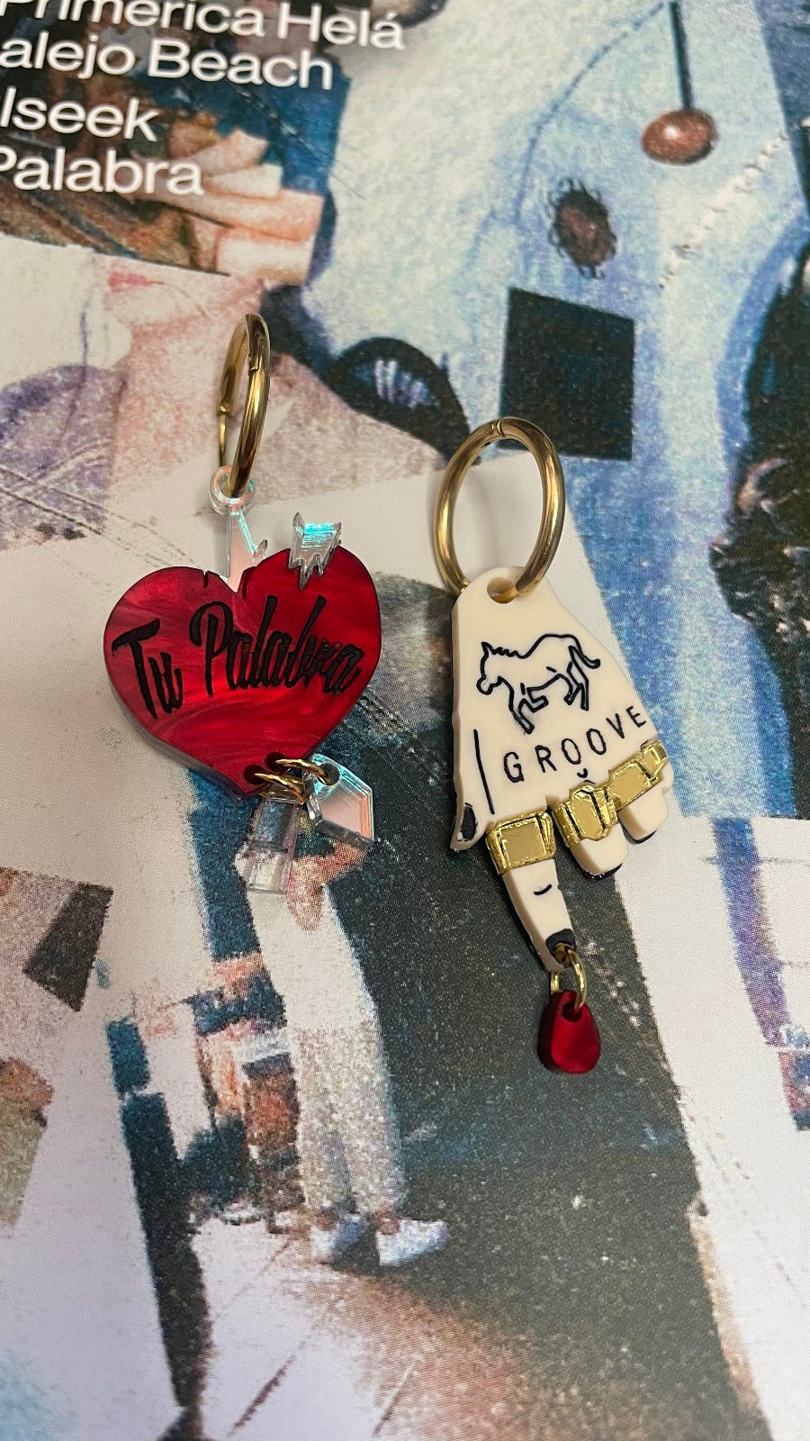 Pendientes de metacrilato inspirados en el disco de la plazuela, look roquero y urbano para lucir a diario, hechos a mano