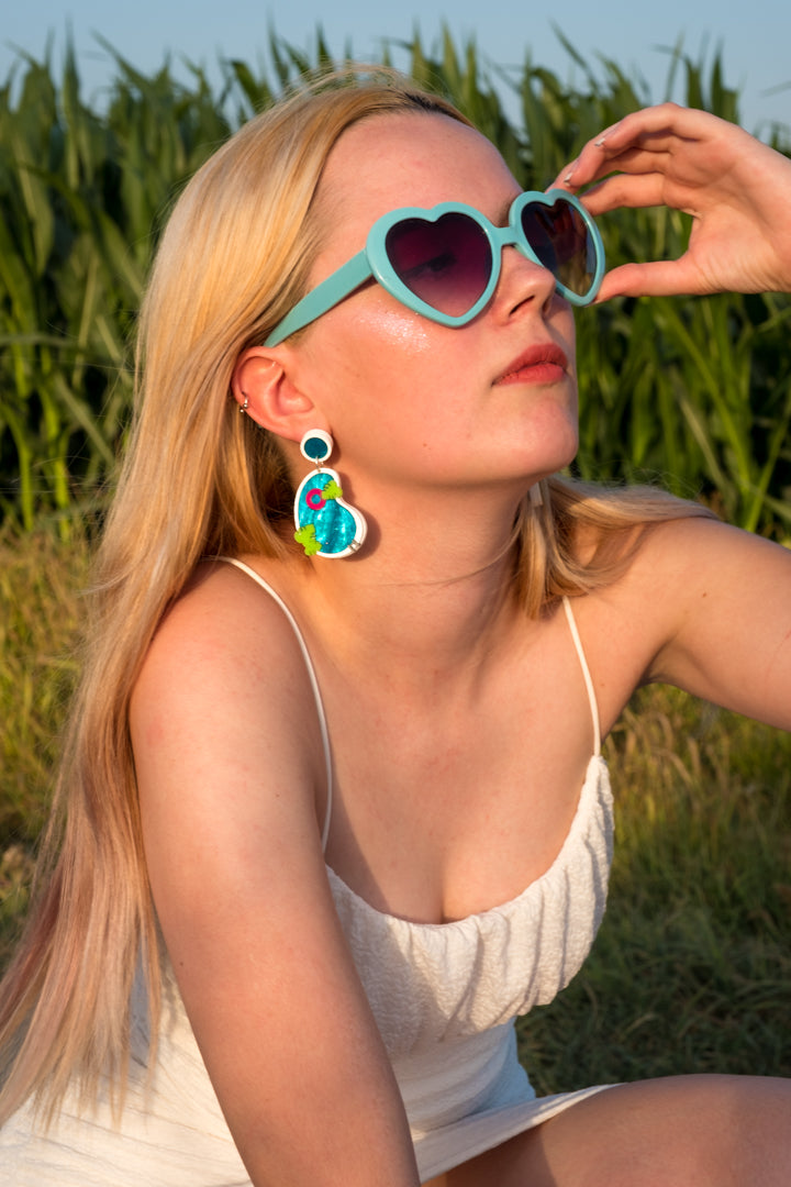 Pendientes de metacrilato en azul aguas, blanco, verde y rosa para los detalles, refrescantes y diferentes.