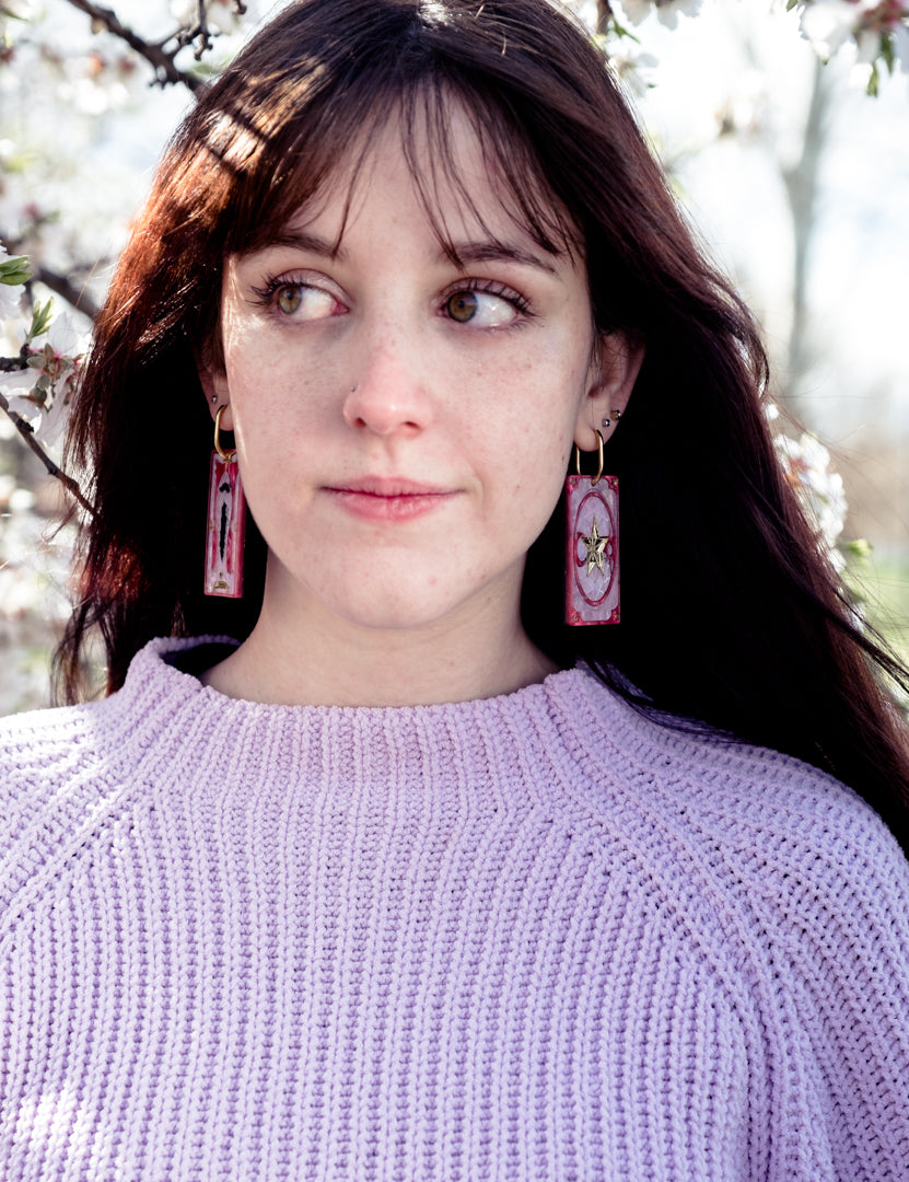 Pendientes de metacrilato inspirados en tu serie de anime de la infancia Sakura Cazadora de Cartas, Espejo dorado y color para dar ese toque brillante a esta joyita