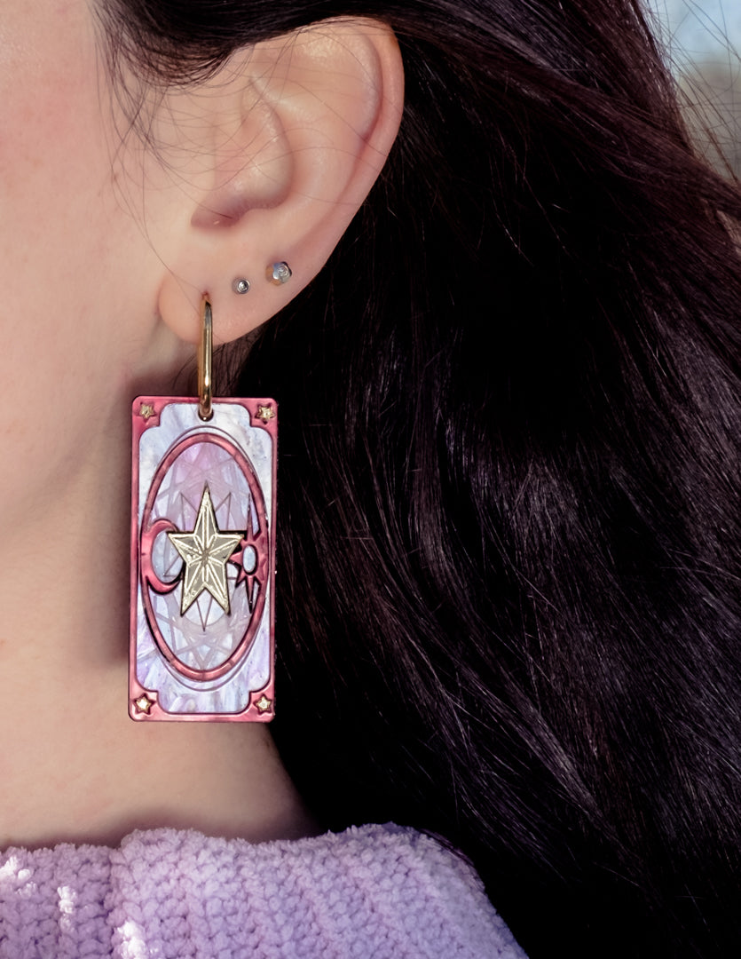 Pendientes de metacrilato inspirados en tu serie de anime de la infancia Sakura Cazadora de Cartas, Espejo dorado y color para dar ese toque brillante a esta joyita