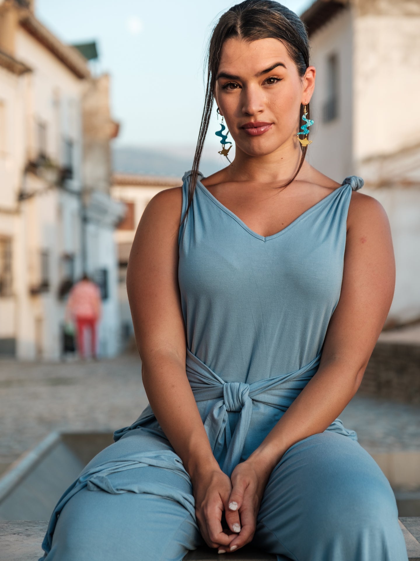 Pendientes de metacrilato inspirados en aladdin, en azul marmolado para la parte del Genio y dorado metálico para la lampara