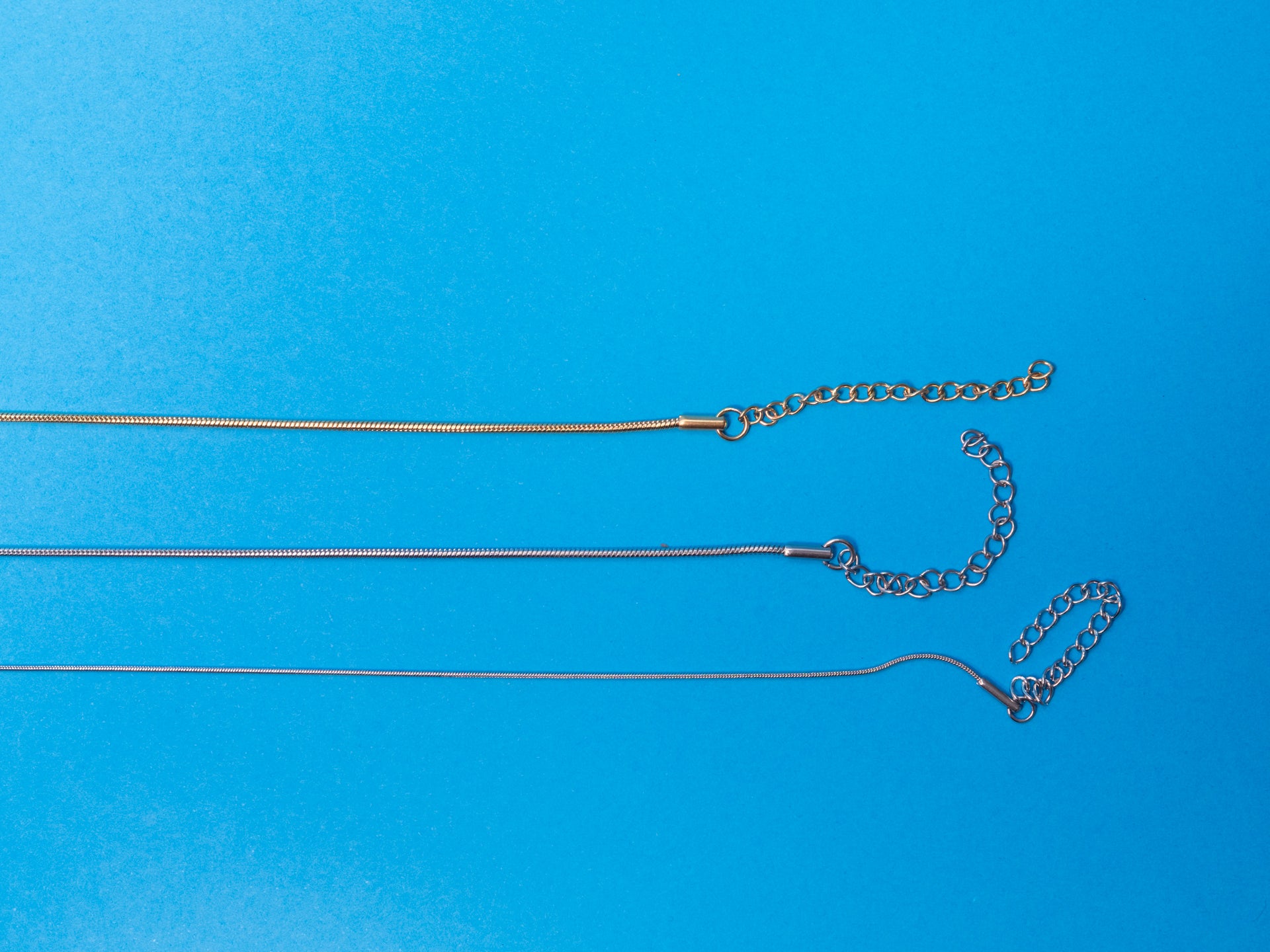 Cadena cola de ratón para colgar tus charms favoritos, disponible en 3 tipos, dorada, plateada y plateada fina