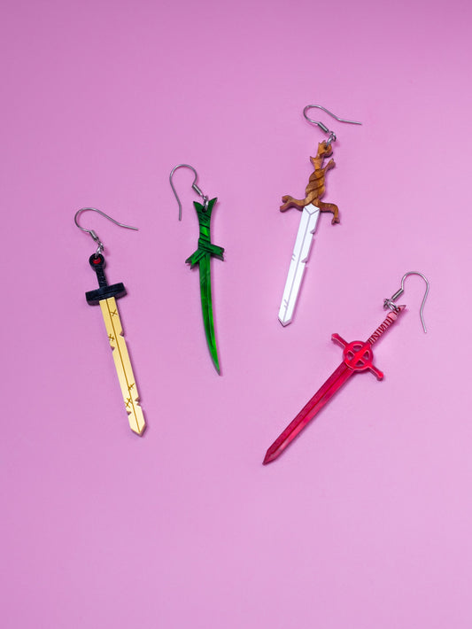 Pendientes inspirados en las espadas de Finn de Hora de Aventuras llenas de color y brillo  para viajar por el reino OOO.