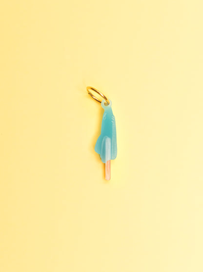Pendientes de metacrilato inspirados en los helados que disfrutábamos de pequeños en verano. Coloridos y divertidos, ideales para lucir en cualquier ocasión 