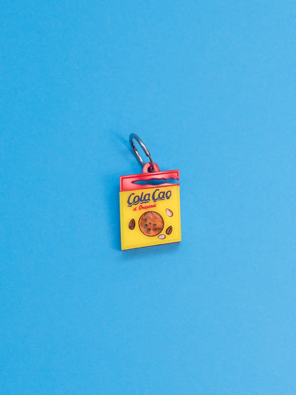 Pendientes de The90sisters x ColaCao, hechos en metacrilato, en este caso el Sobre de ColaCao,. Producto oficial