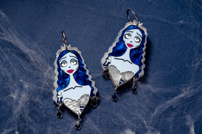 Pendientes de metacrilato inspirados en las películas de Tim Burton, una pieza única, elegante y atrevida 