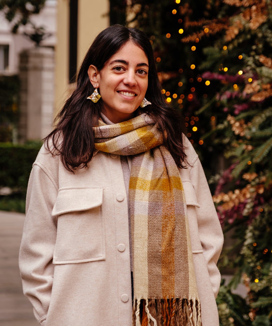 Pendientes de metacrilato inspirados en la película Los Gremlins. Es Gizmo un regalo perfecto para navidad?. Hechos a mano pieza a pieza, coloridos y divertidos