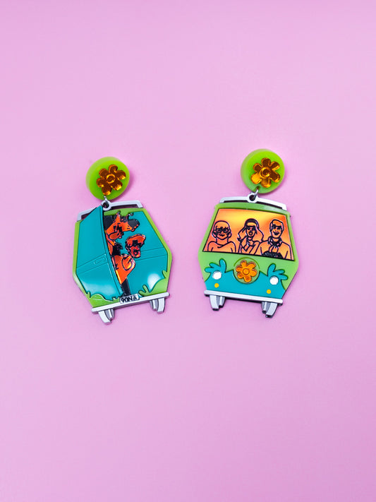 Pendientes de metacrilato inspirados en la Mistery Machine de Scooby Doo con colores vibrantes y un toque muy 70s