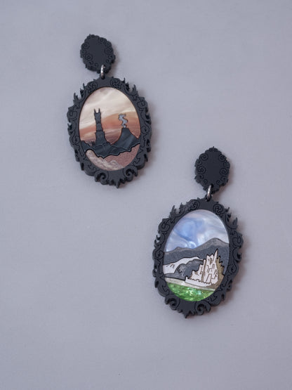 Pendientes de metacrilato inspirado en los paisajes de el señor de los anillos. Hecho a mano por piezas de diferentes colores.