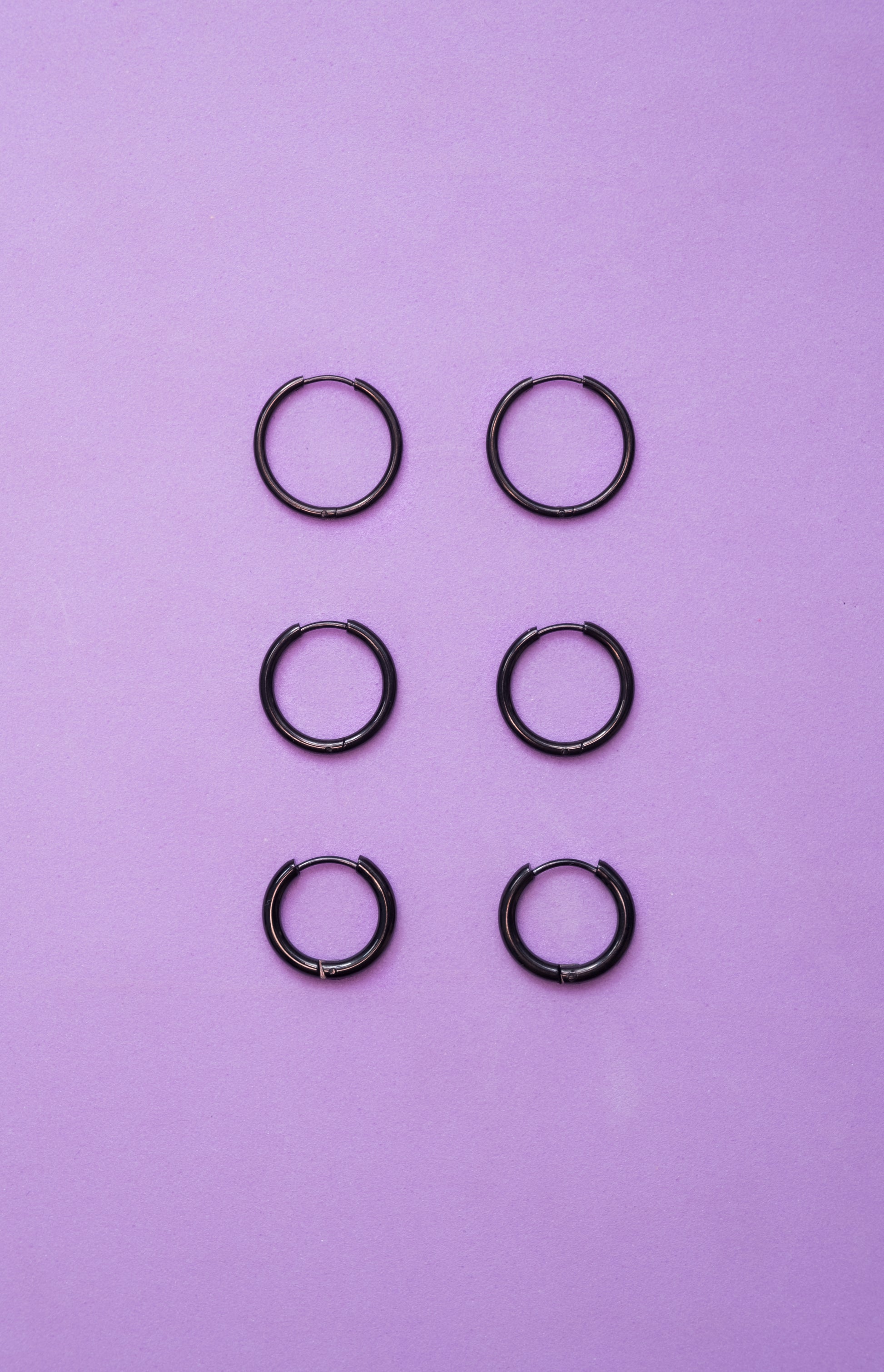 aros negros de acero inoxidable en diferentes medidas