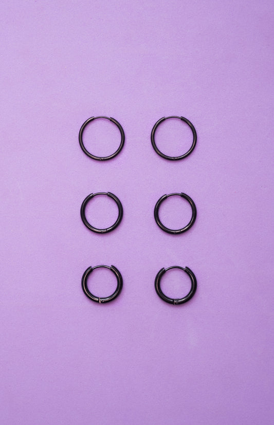 aros negros de acero inoxidable en diferentes medidas