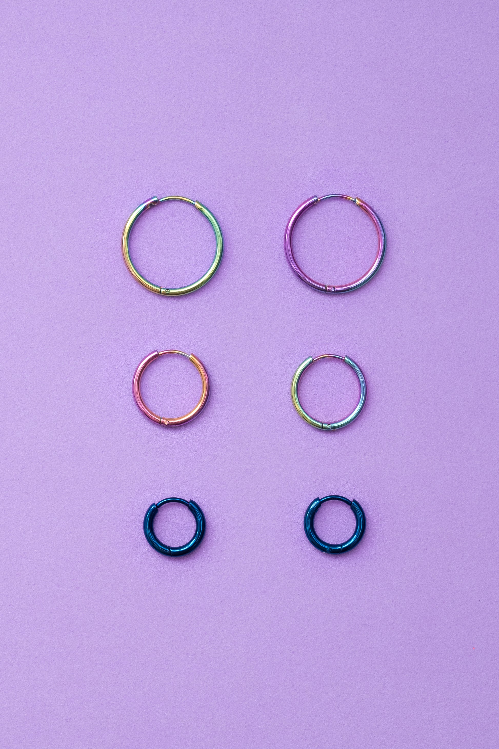 aros iridiscentes y azul electrico de acero inoxidable