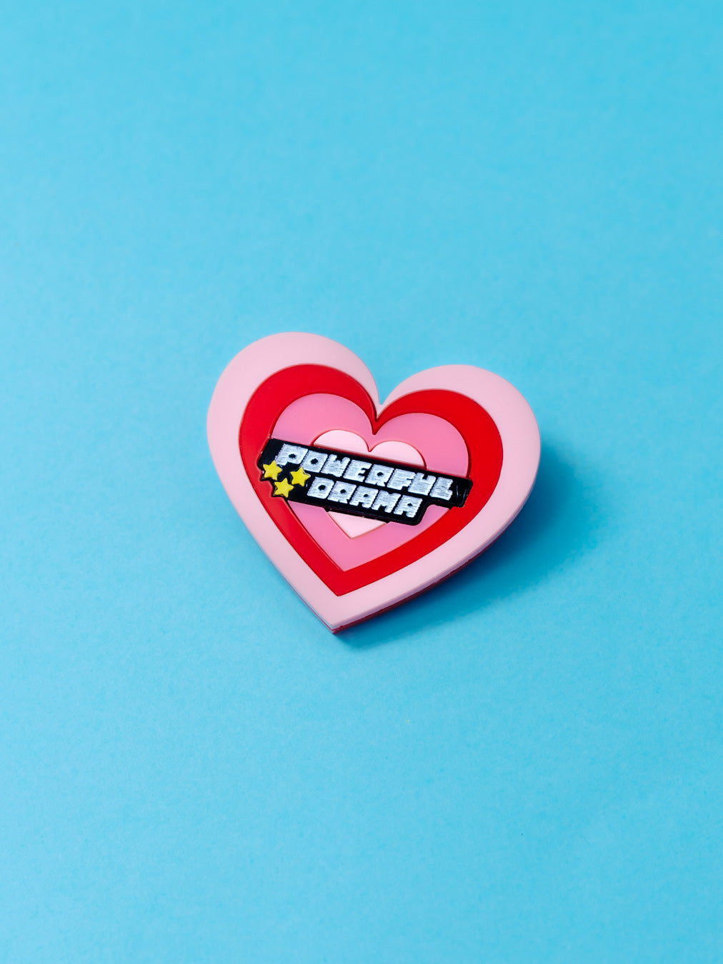 Broche inspirado en las serie de tu infancia Las Supernenas, lleno de color y poder para llevarlo donde quieras.