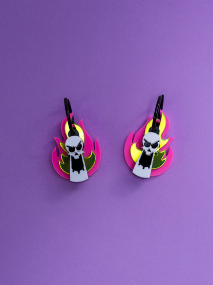 Pendientes de metacrilato inspirados en Calavera de las macabras aventuras de Billy y Mandy son efecto flúor y neón bajo la luz morada