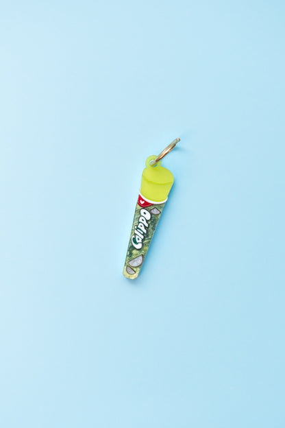 Pendientes de metacrilato inspirados en los helados que disfrutábamos de pequeños en verano. Coloridos y divertidos, ideales para lucir en cualquier ocasión 
