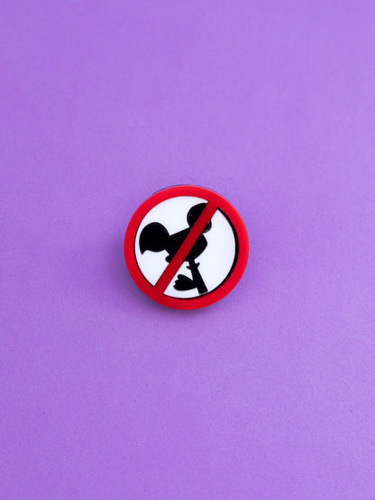 Pin de metacrilato inspirado en Dee Dee del Laboratorio de Dexer, una de nuestras series de infancia favoritas
