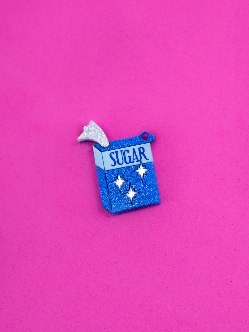 Charms/pendientes de metacrilato inspirados el azúcar que creó a las Supernenas. Llenos de purpurina y espejo.