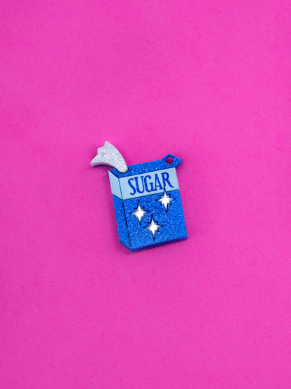 Charms/pendientes de metacrilato inspirados el azúcar que creó a las Supernenas. Llenos de purpurina y espejo.