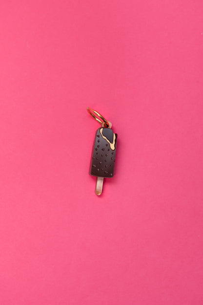 Pendientes de metacrilato inspirados en los helados que disfrutábamos de pequeños en verano. Coloridos y divertidos, ideales para lucir en cualquier ocasión 