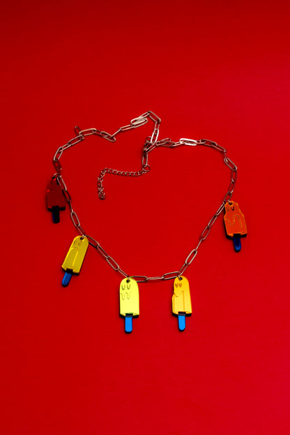 Collar de acero inoxidable y piezas de metacrilato inspirado en los helados fantasmikos que disfrutábamos de pequeños. Colorido y divertido