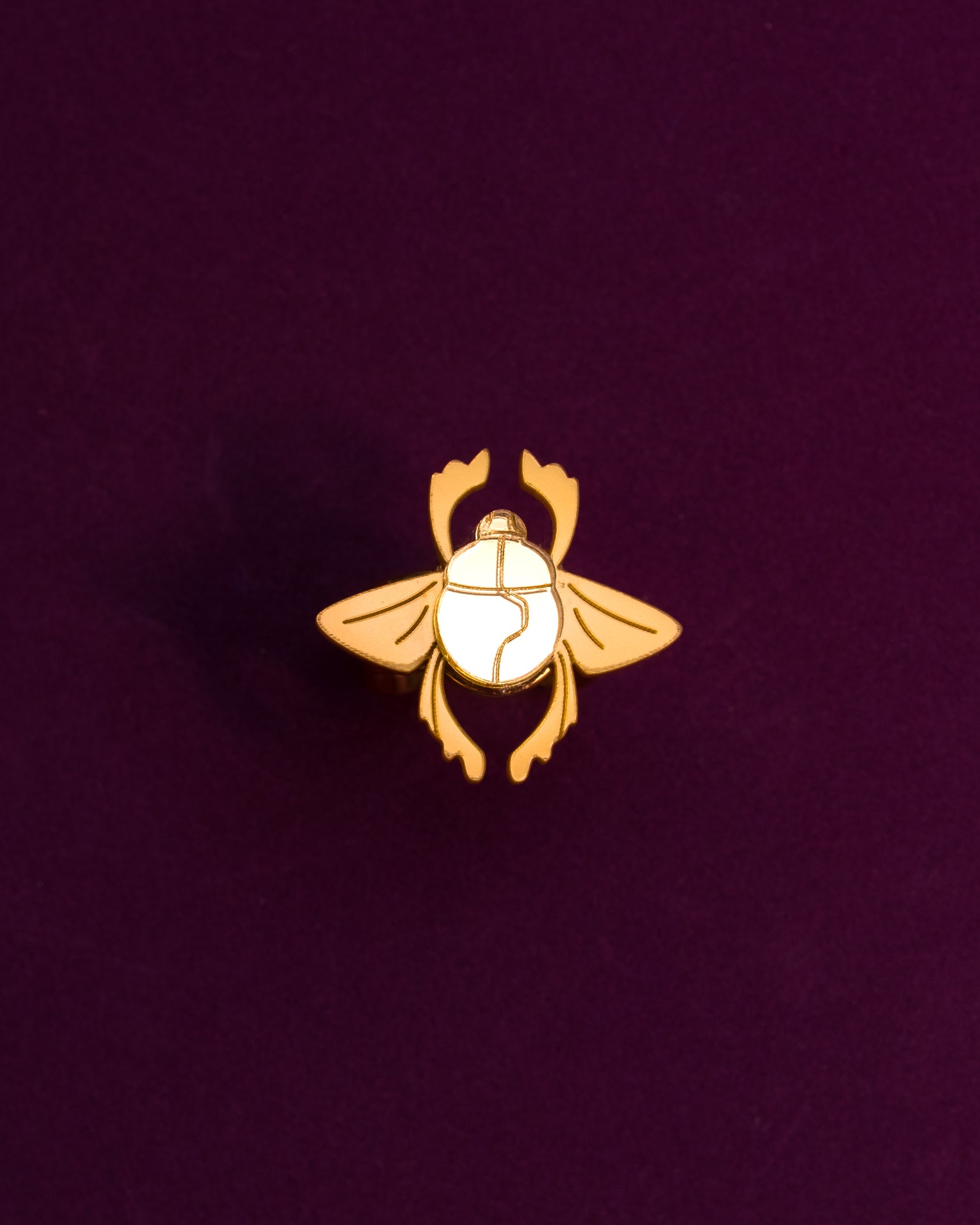anillo de acero inoxidable dorado con metacrilato dorado metalizado y dorado espejo para hacer el escarabajo. Inspirado en la pelicula de aladdin