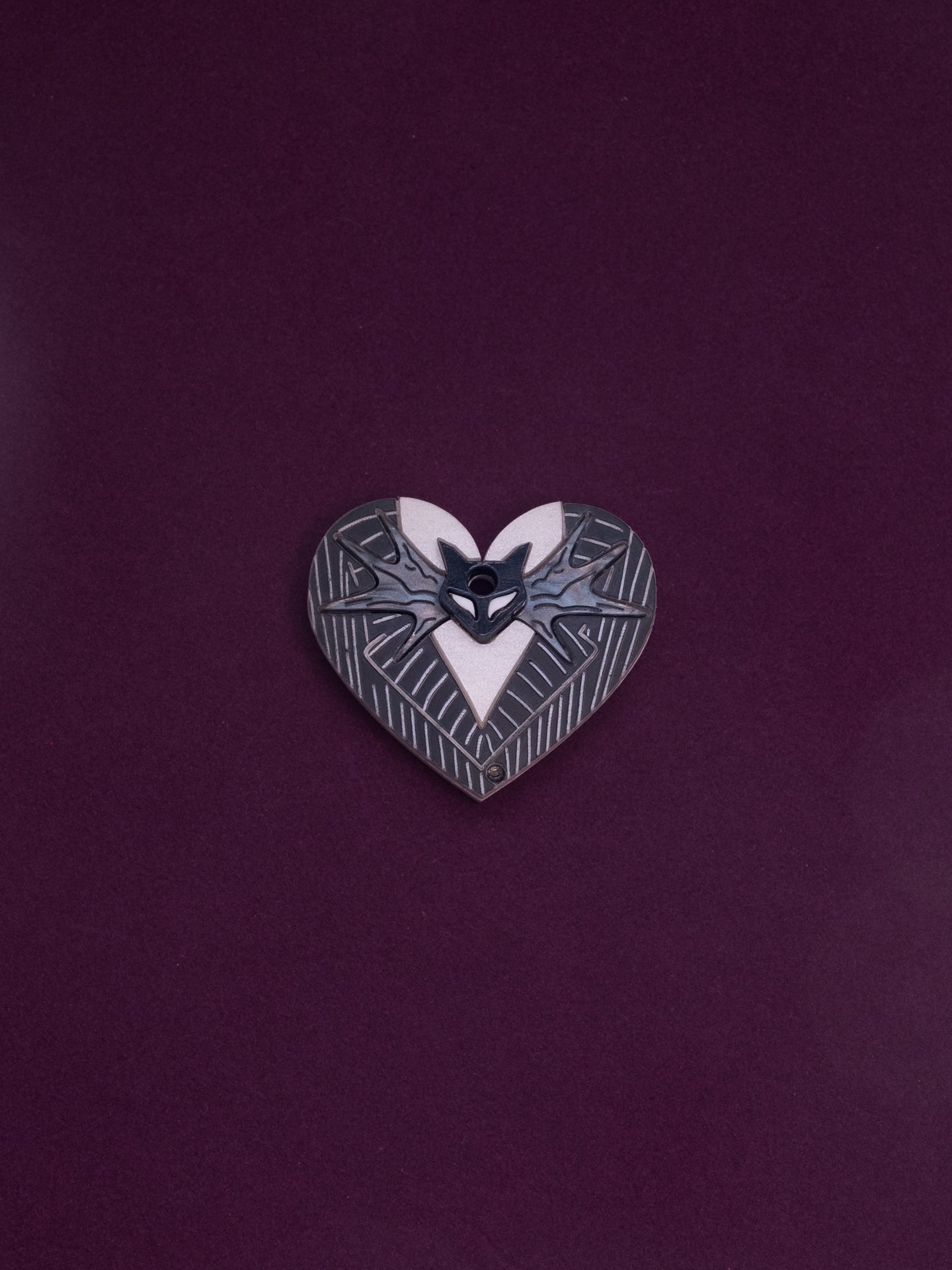 Corazón de Jack de pesadilla antes de navidad hecho con metacrilatos efecto mate y aguas