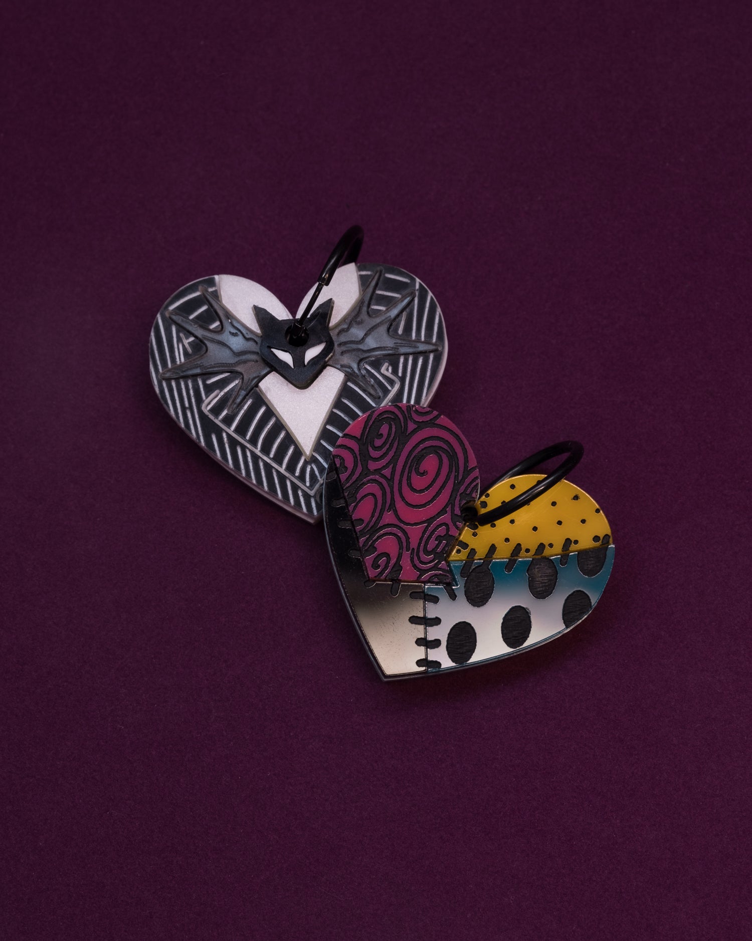 Jack y Sally de pesadilla antes de navidad unidos en forma de corazón con metacrilatos aguas y brillantes