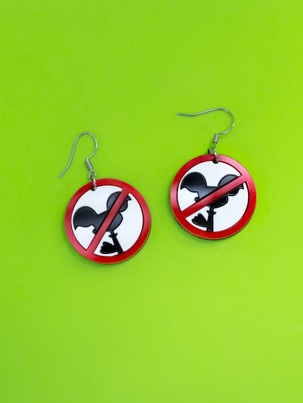 Pendientes de metacrilato inspirados en la serie de nuestra infancia El laboratorio de Dexter. señal prohibido Dee Dee, en rojo blanco y negro