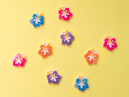 Flor de hibisco hawaiana inspirada en Lilo y Stitch. De colores azul,morado,fucsia y naranja. Aros en acero inoxidable 