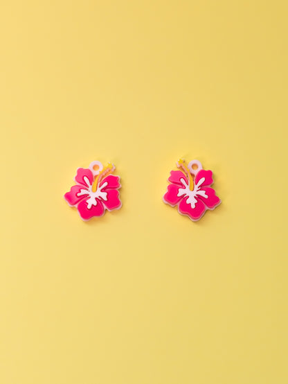 Flor de hibisco hawaiana inspirada en Lilo y Stitch. De color fucsia. Aros en acero inoxidable. 