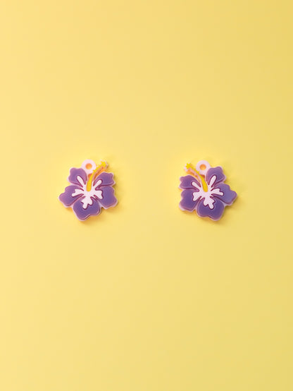 Flor de hibisco hawaiana inspirada en Lilo y Stitch. De color morado. Aros en acero inoxidable. 