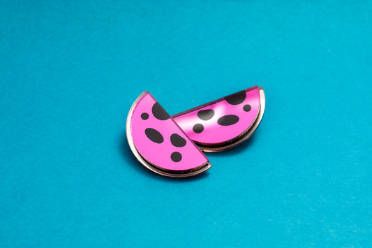 Pendientes de metacrilato inspirados en Dino la mascota de los Picapiedra. Inspirados en el animal print con efecto espejo