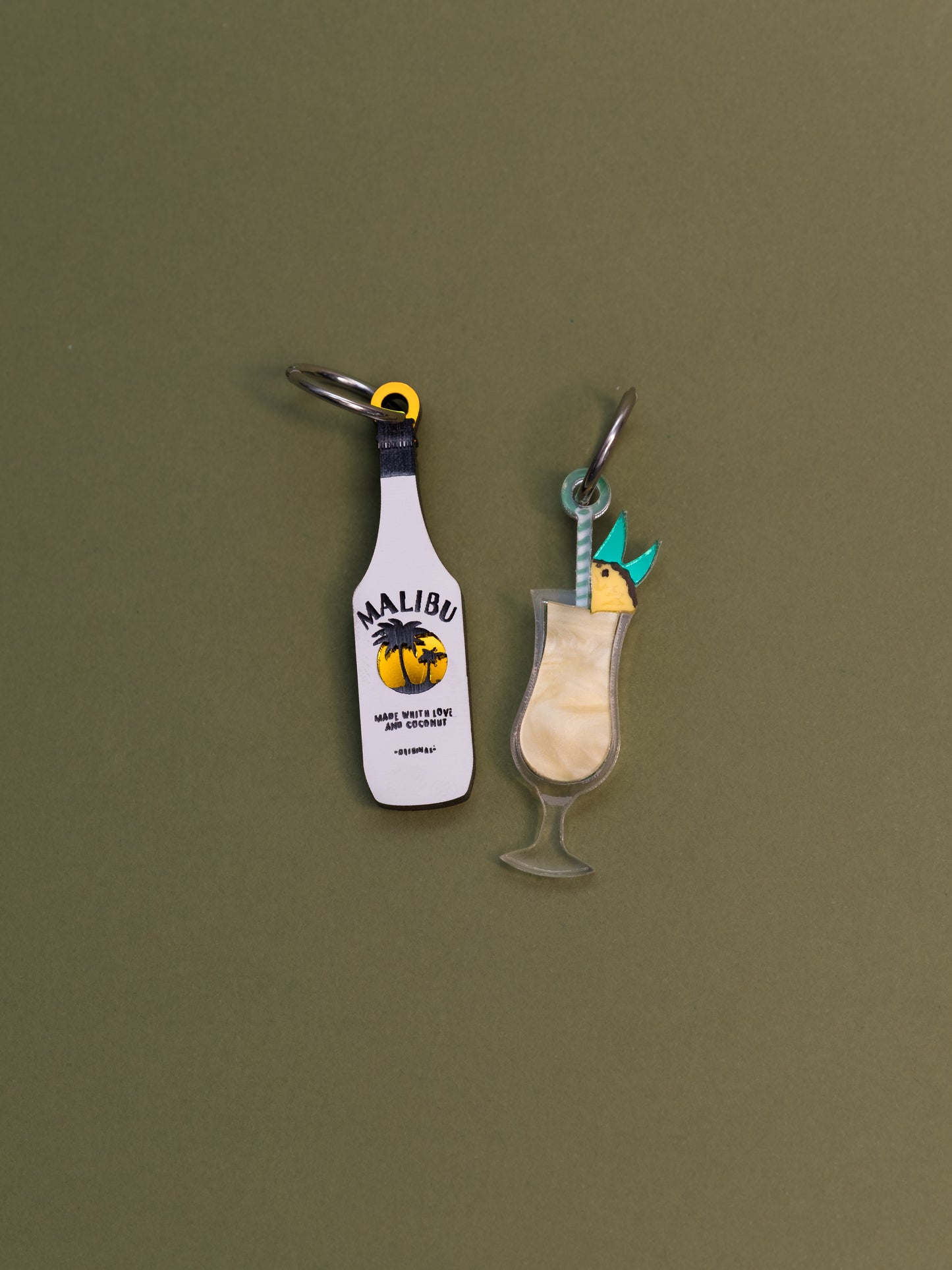 Pendientes de metacrilato inspirados en las bebidas del verano. Coloridas y divertidas, ideales para lucir en cualquier ocasión 