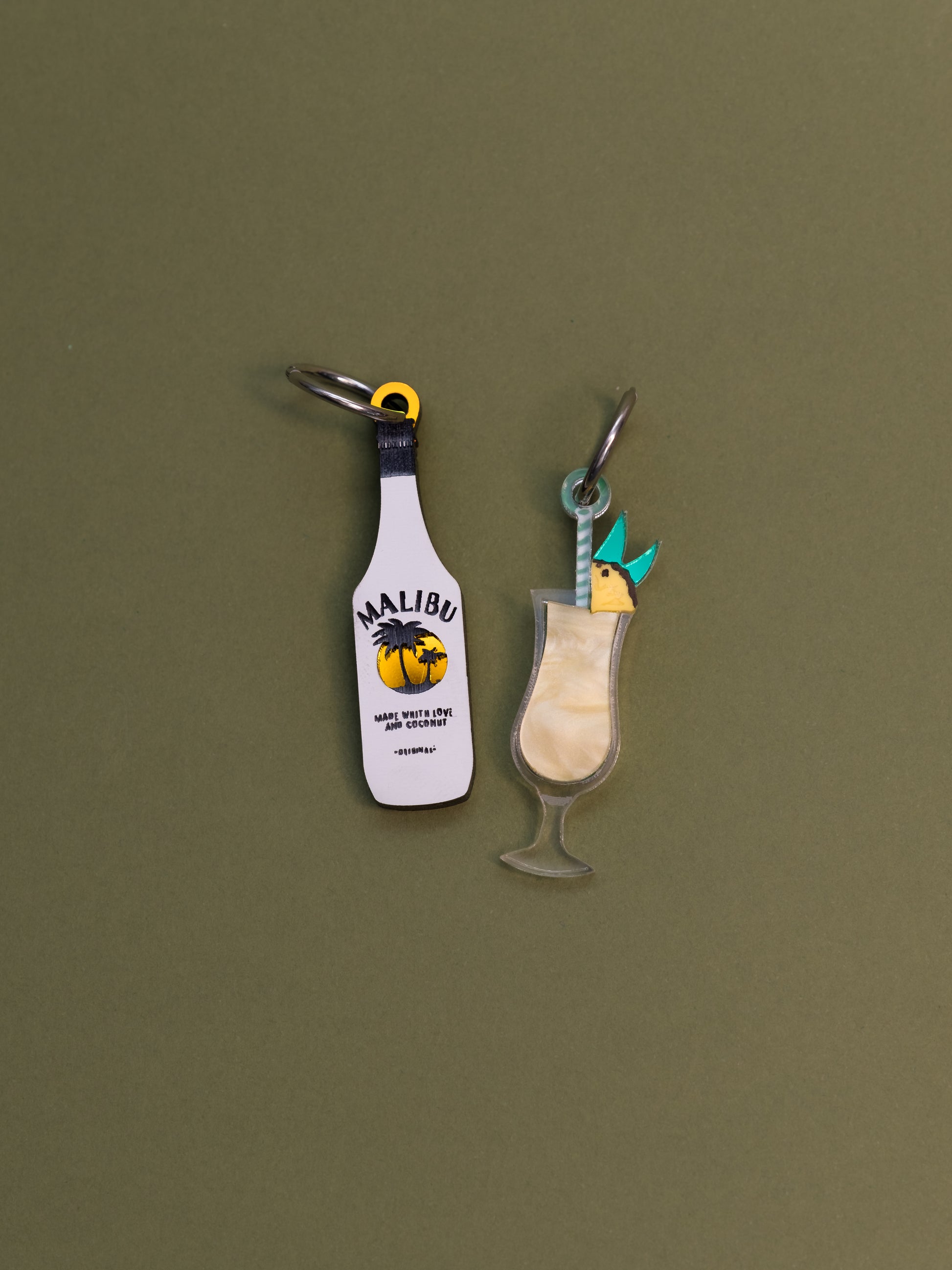 Pendientes de metacrilato inspirados en las bebidas del verano. Coloridas y divertidas, ideales para lucir en cualquier ocasión 