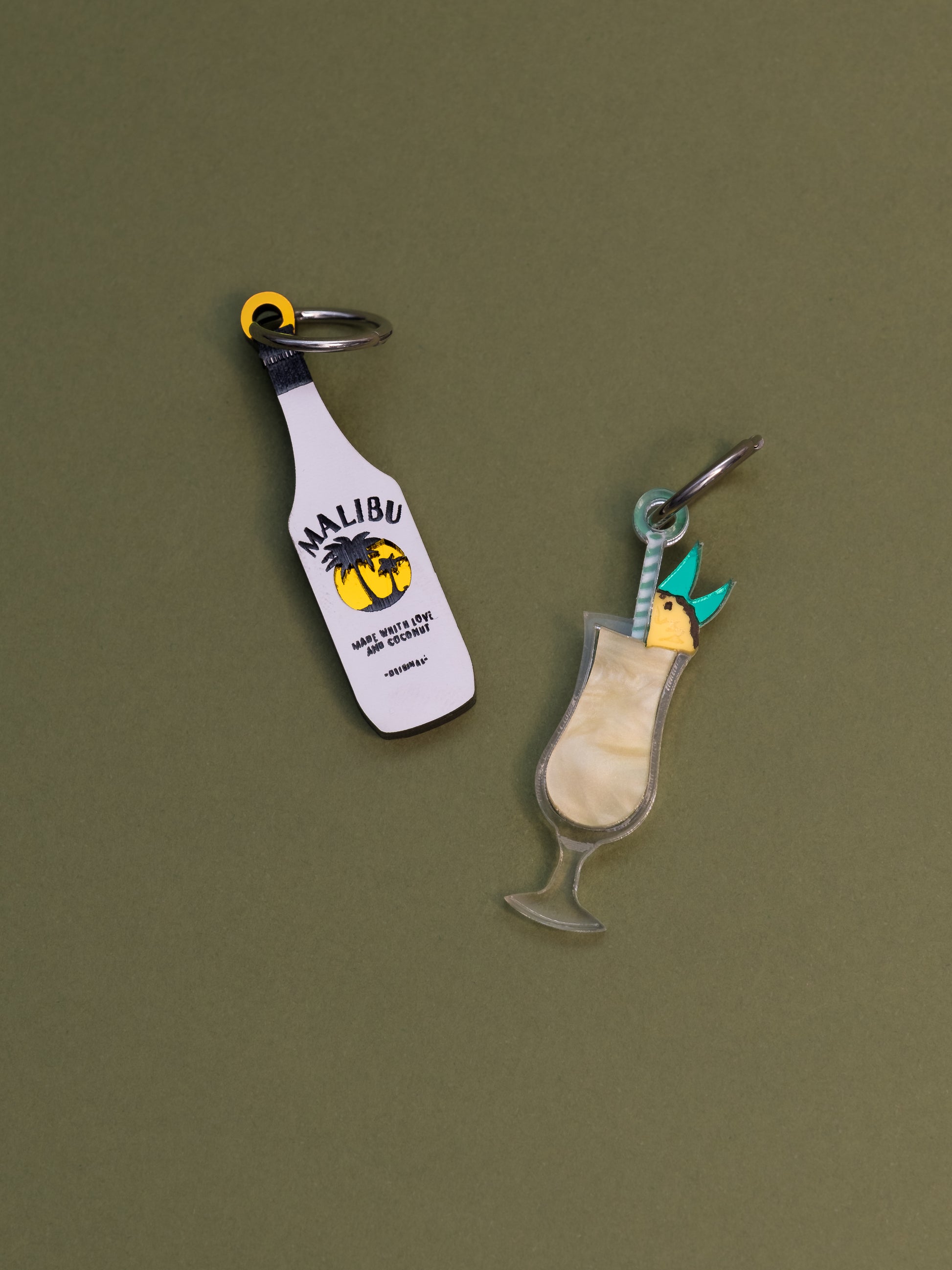 Pendientes de metacrilato inspirados en las bebidas del verano. Coloridas y divertidas, ideales para lucir en cualquier ocasión 