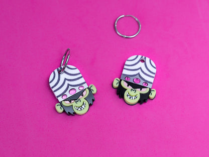 Pendientes de metacrilato inspirado en el villano principal de Las Supernenas, Mojo Jojo. Con Aros de acero inoxidable.